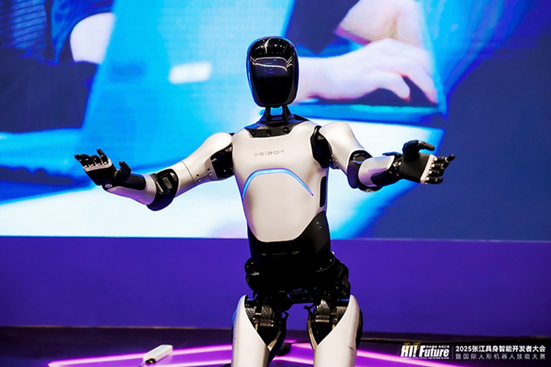 BB贝博远征A2成全球首个同时拥有中美欧认证的人形机器人